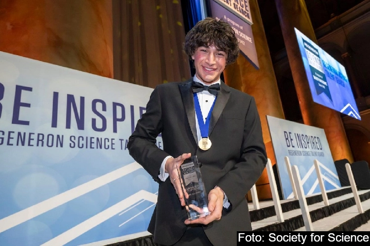 Mladý astronóm použil AI a objavil 1,5 milióna skrytých hviezd