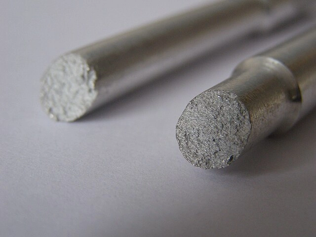 Vedci z MIT vytvorili revolučný hliník: Je päťkrát pevnejší a vznikol vďaka AI a 3D tlači